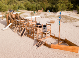Træskibe - Lars Lajs legepladser på stranden!